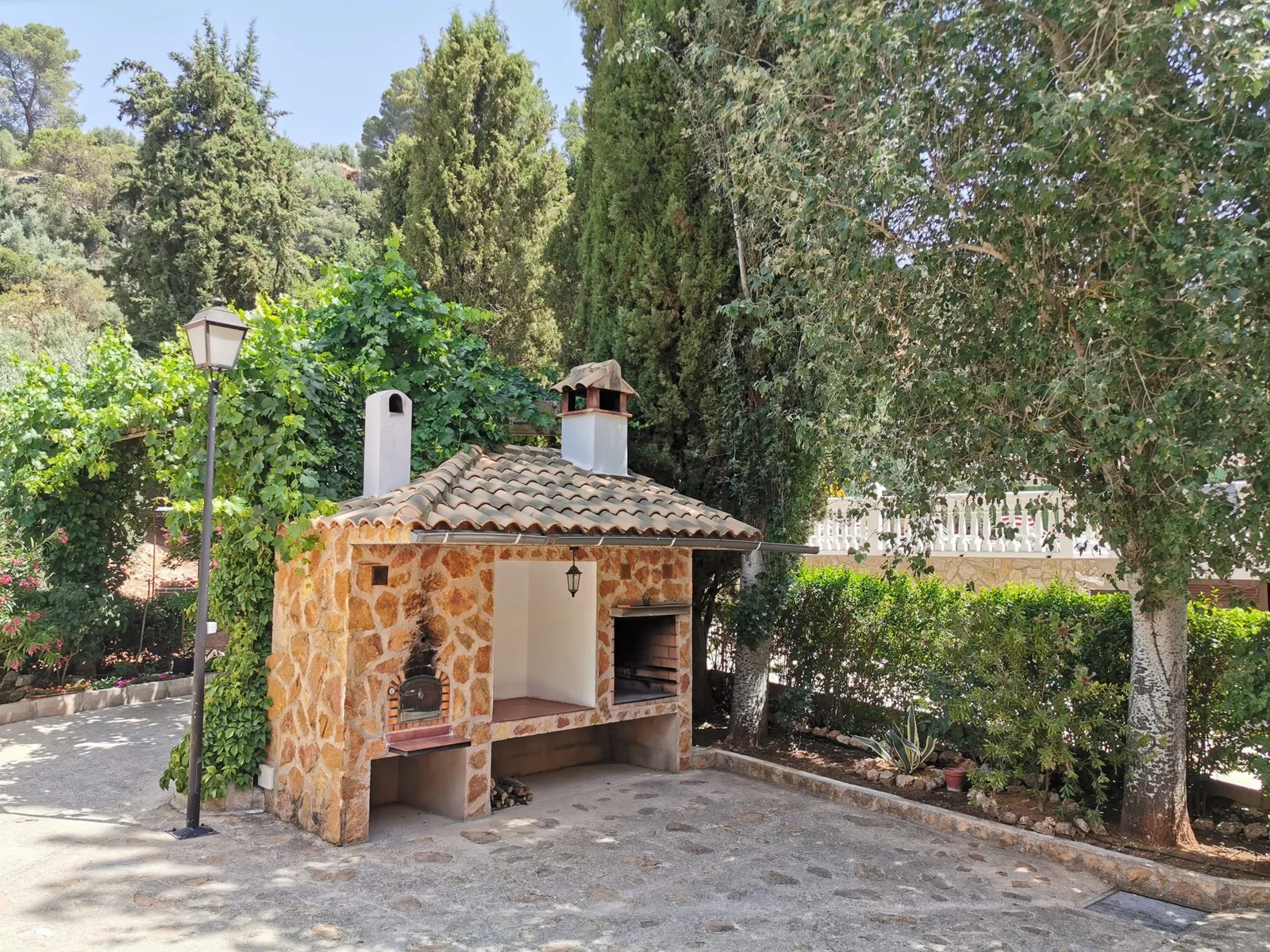 Terraza al río desde Casa Hernando